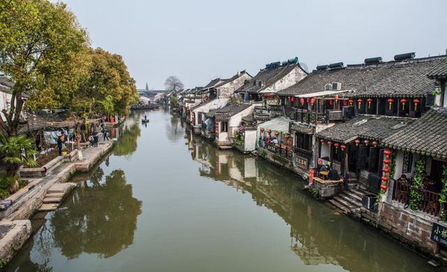 请问这道题怎么化成完全平方的？我怎么看不懂？求解答过程，要非常详细的过程，谢谢。游戏画面